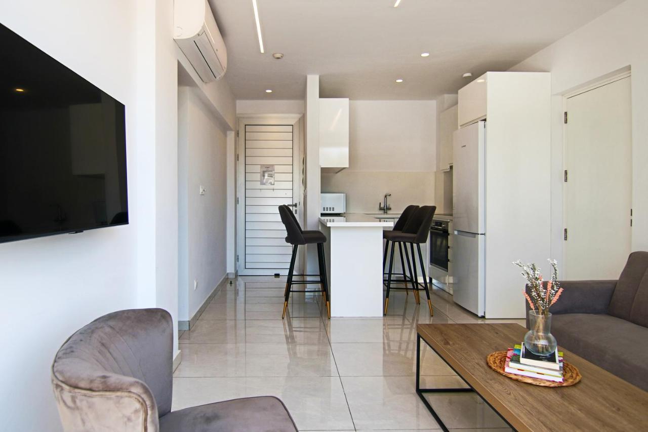파포스 Phaedrus Living - Seaside Executive Flat Harbour 207 아파트 외부 사진